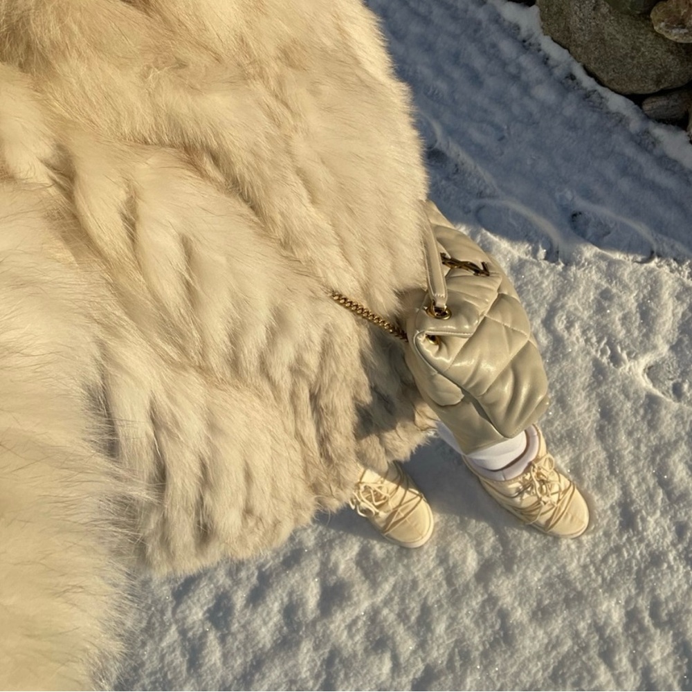 Luxurious Cream Fur Coat - Picture 4 of 7